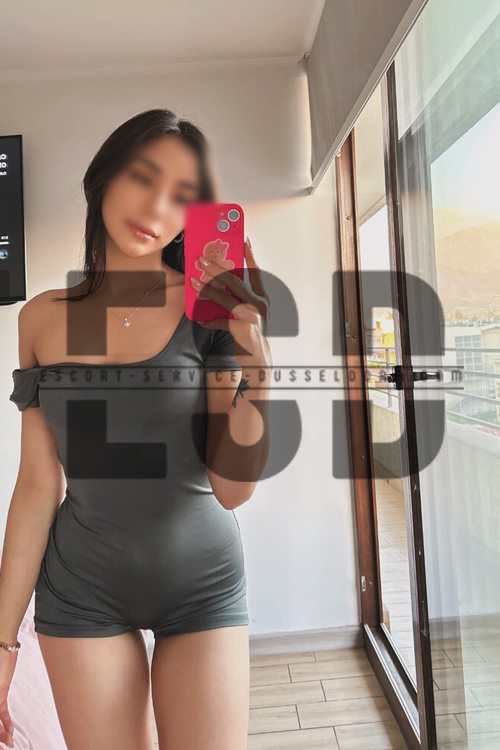 Vietnamese Escort Girl in Dusseldorf