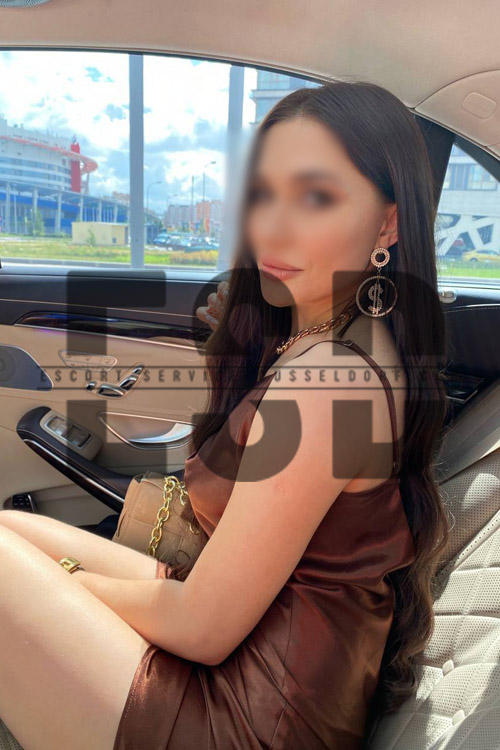 Face Sitting Escort Girl in Dusseldorf