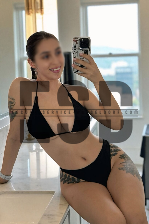 Big Tits Escort Girl In Dusseldorf